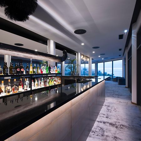 Hotel Baia Azul ฟุงชาล ภายนอก รูปภาพ