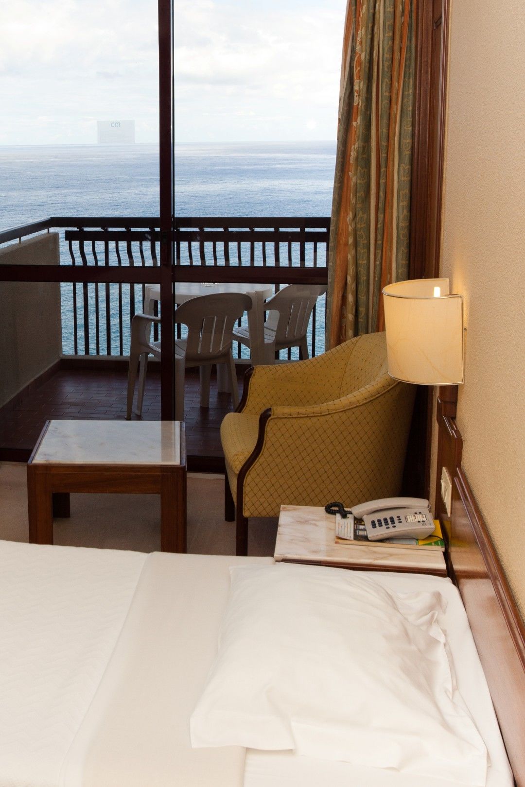 Hotel Baia Azul ฟุงชาล ภายนอก รูปภาพ