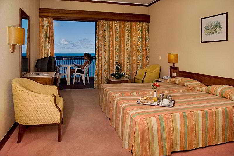 Hotel Baia Azul ฟุงชาล ภายนอก รูปภาพ